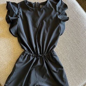 Albion fit short jumper with flutter sleeves